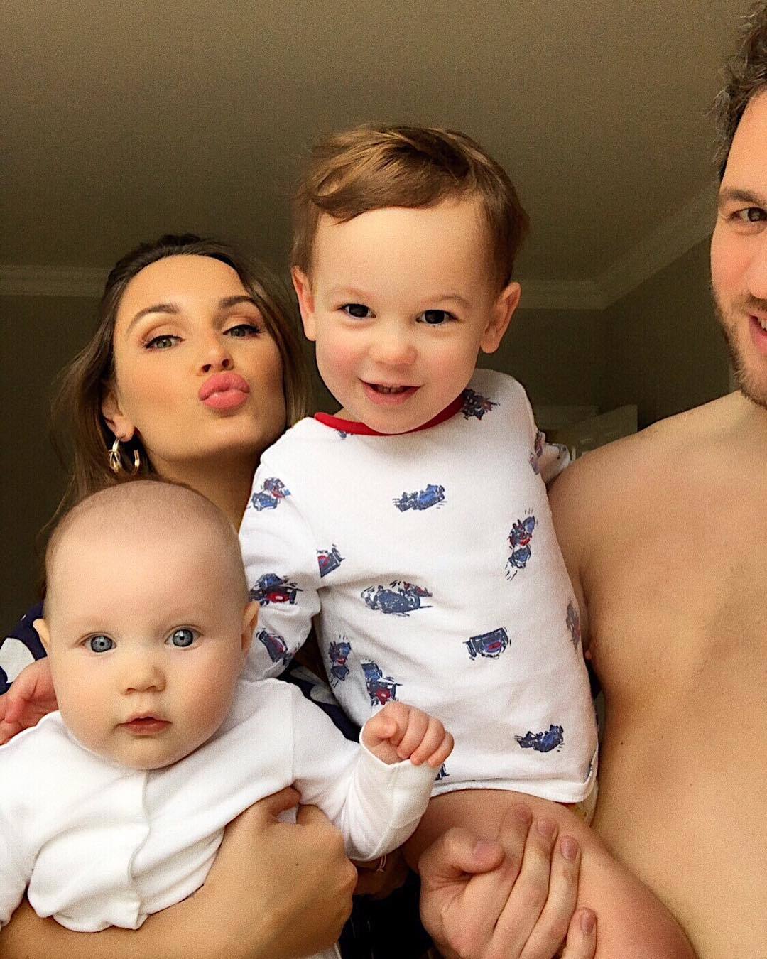 Samantha Faiers shows her love for our coconut oil